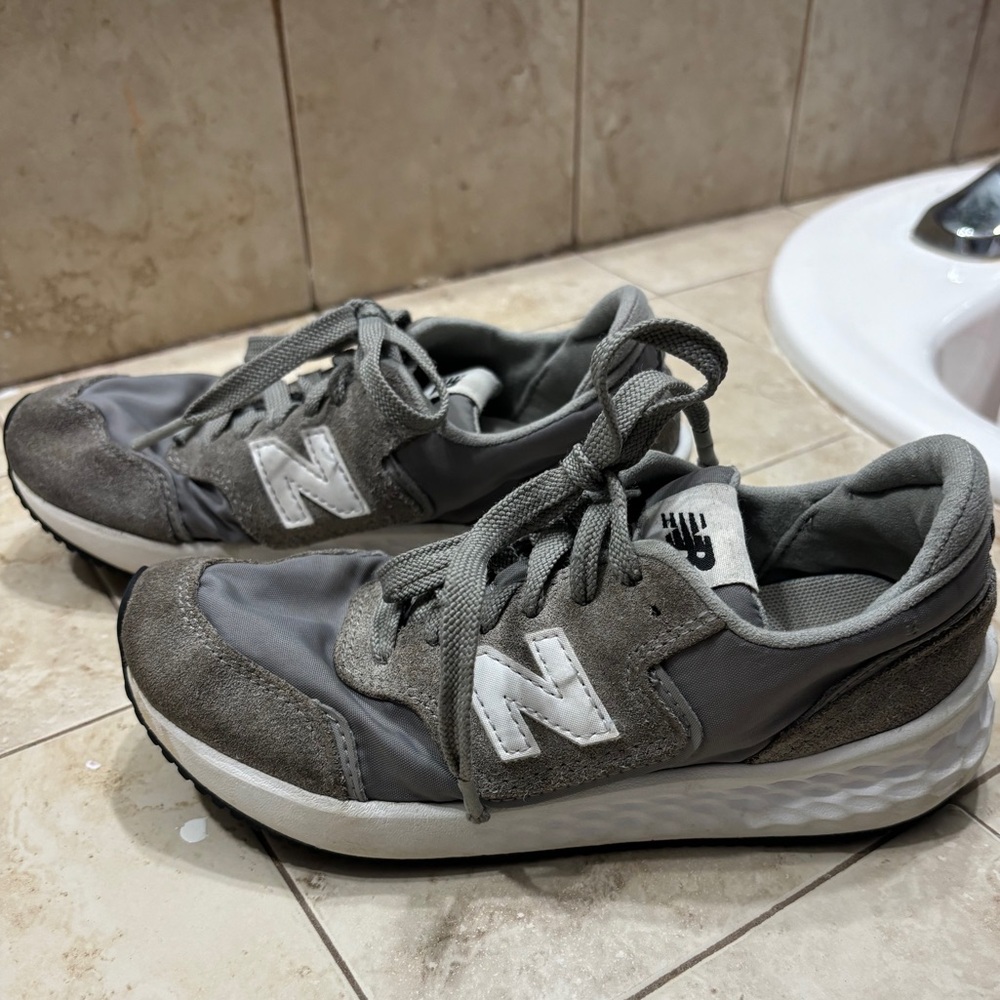 New Balance X70 Little Boy Tennis sz 1 (Youth)